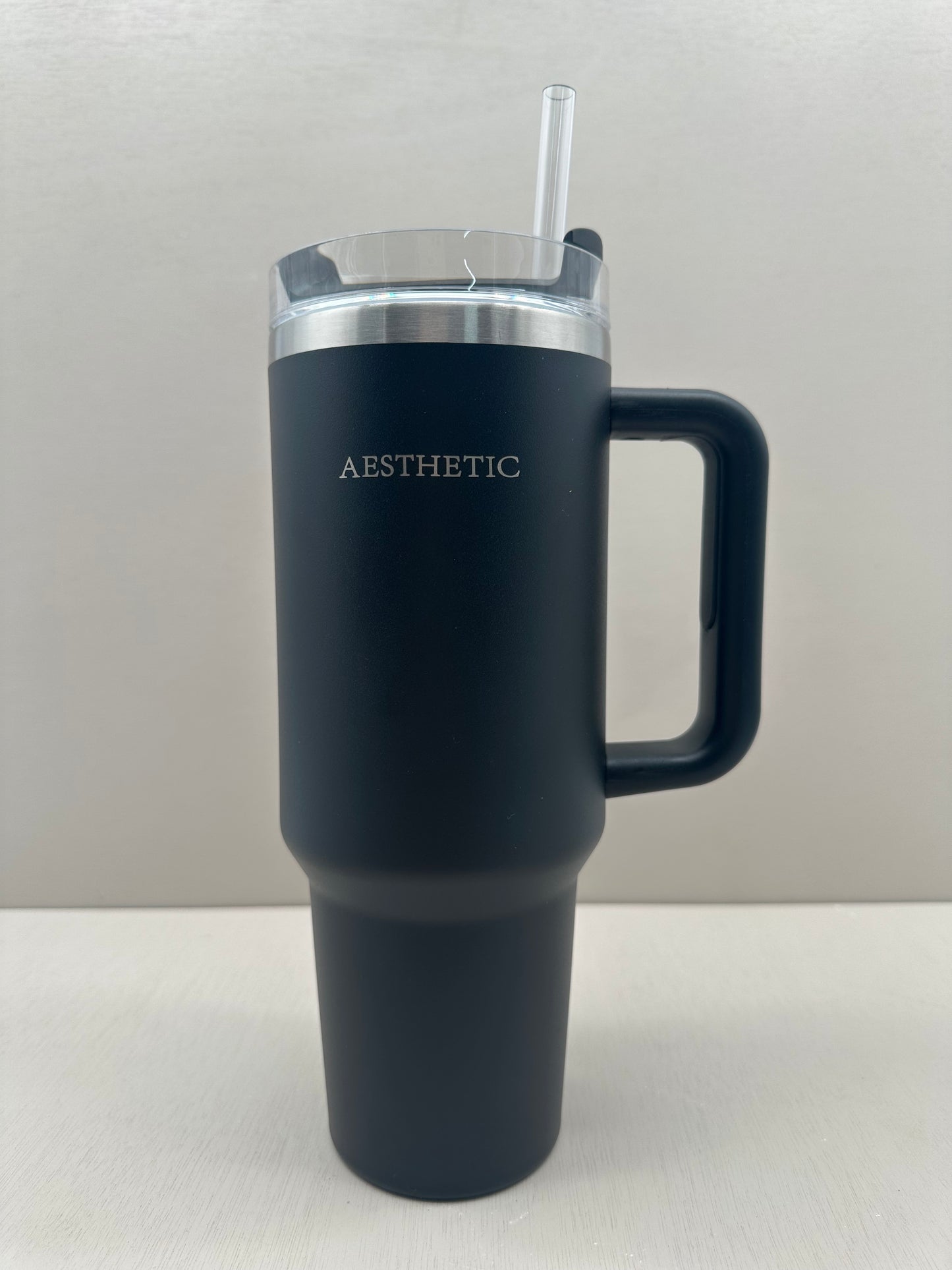 Aesthetic black Thermobeker met Handvat en Rietje”