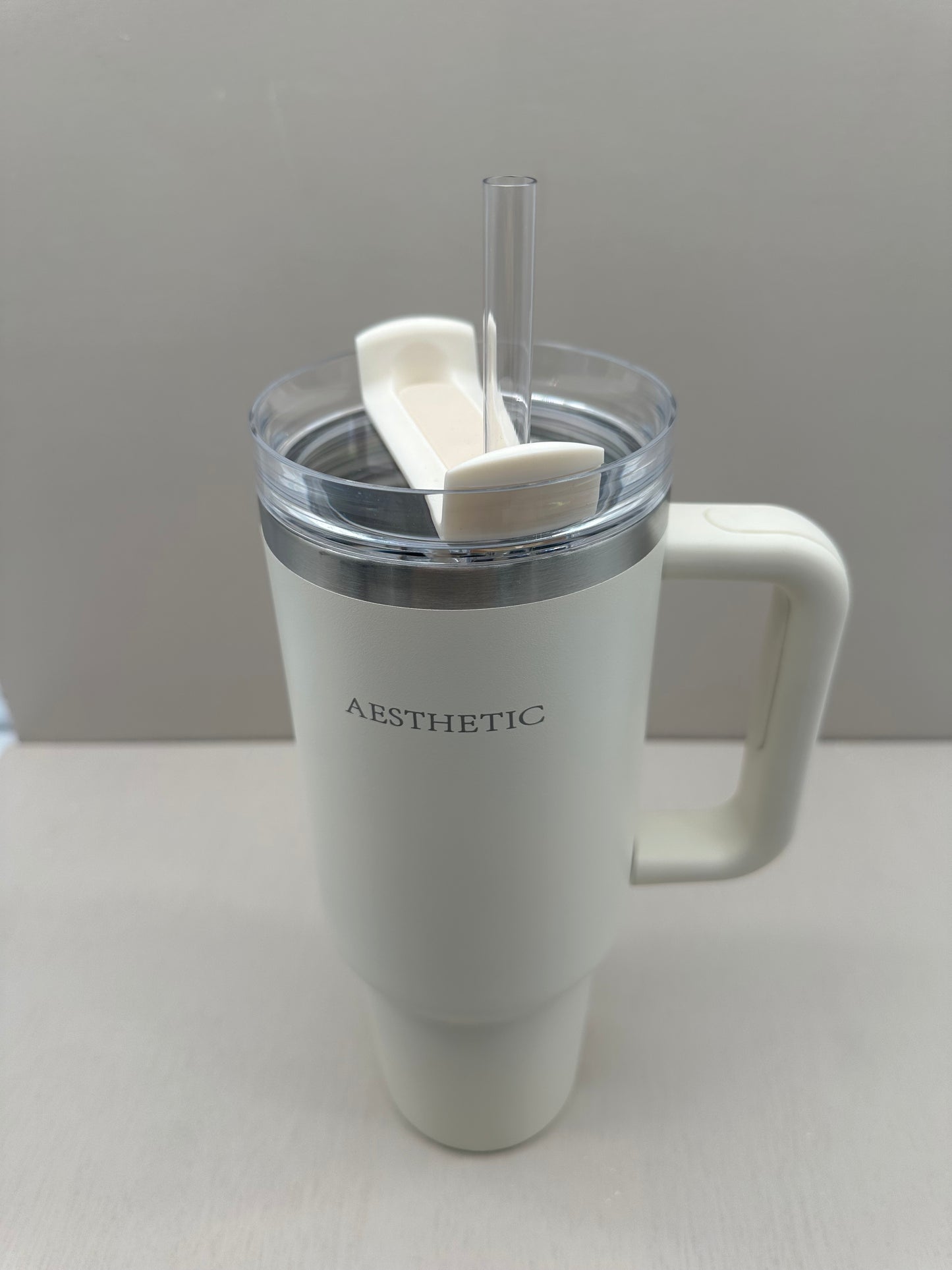 “Aesthetic cream Thermobeker met Handvat en Rietje