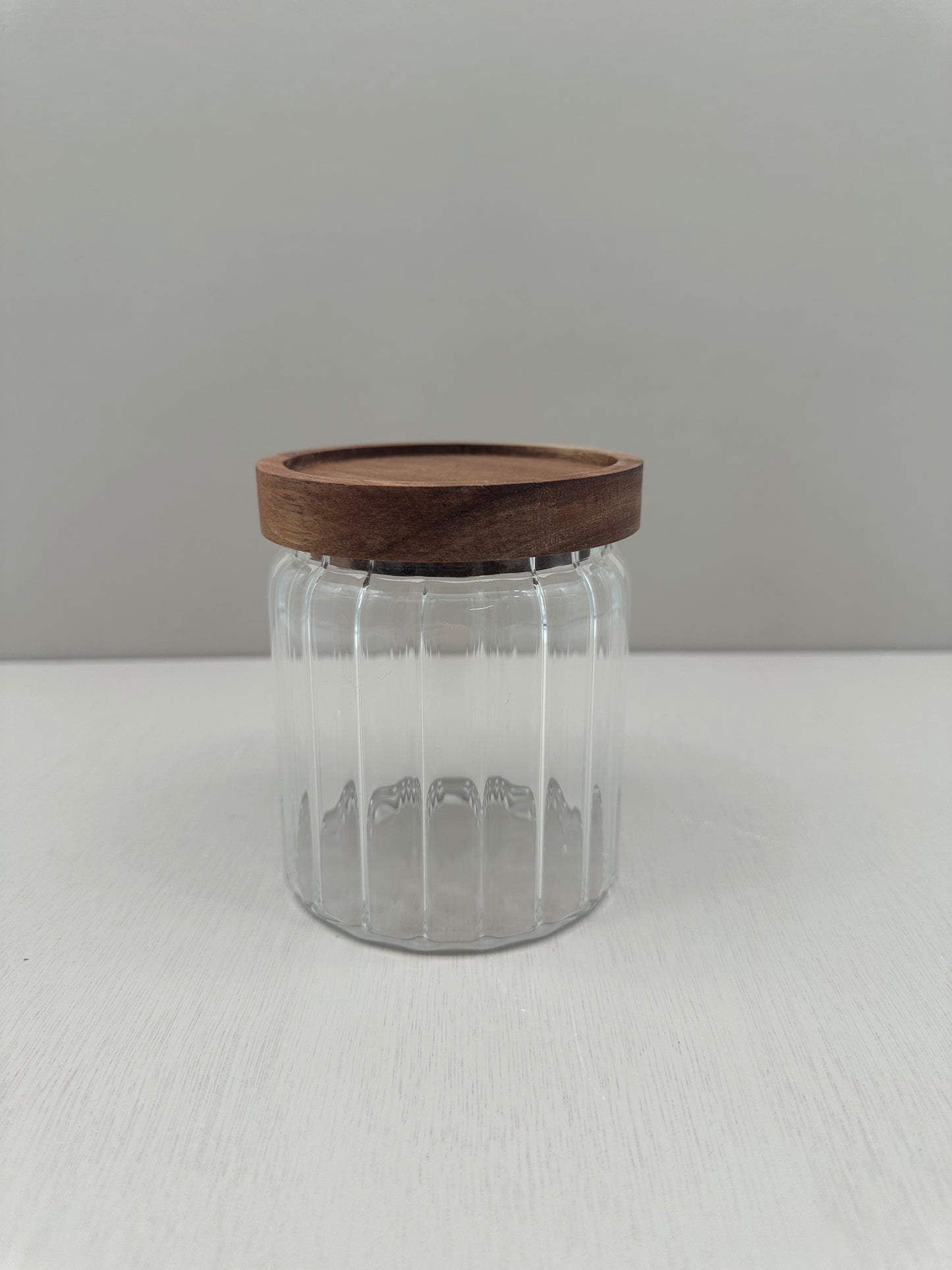 Voorraadpot grove ribbleglas short - acacia deksel 500cc