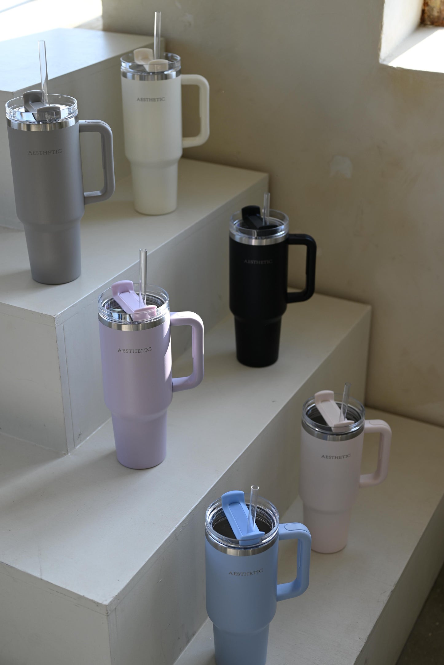 Aesthetic grey Thermobeker met Handvat en Rietje”