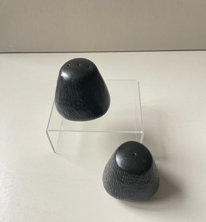 Stone asymmetrisch salt and pepper black